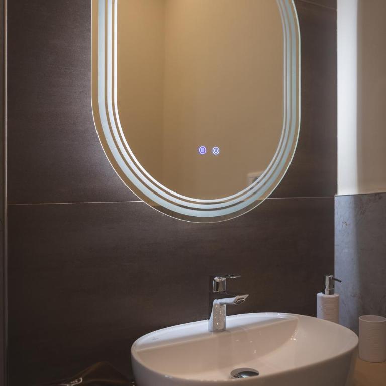 LivornoLuxuryStay - Superior Double Room - 4