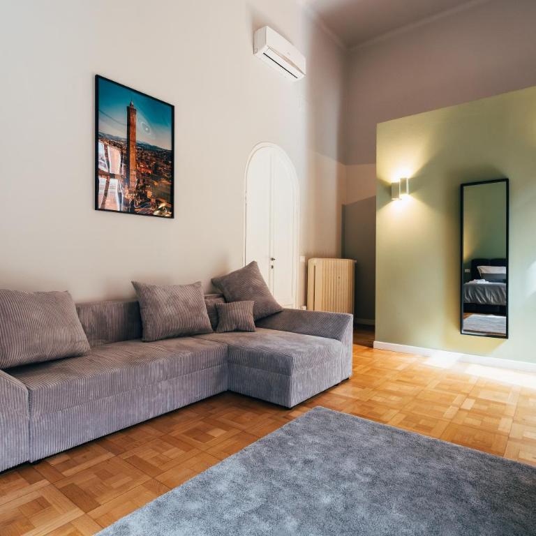 BOLOGNA SUITES - PRIVATE BATHROOM - Suite Familiare con Balcone - 2