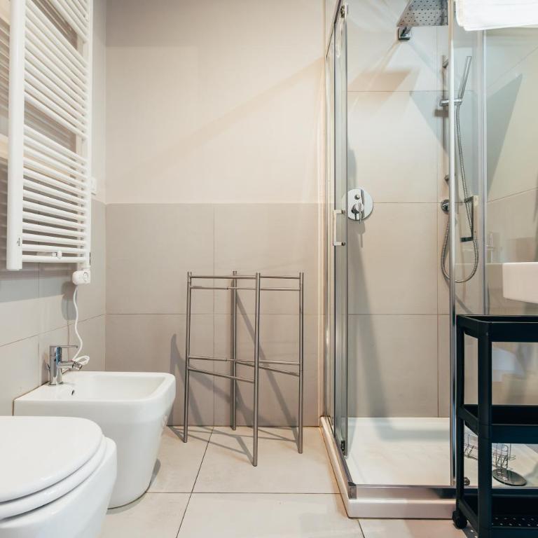 BOLOGNA SUITES - PRIVATE BATHROOM - Camera Familiare con Bagno Privato - 3