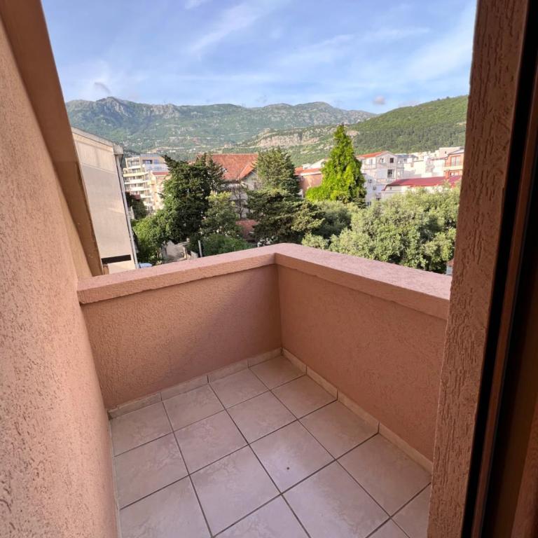 Agatom - Three-Bedroom Apartment - 11
