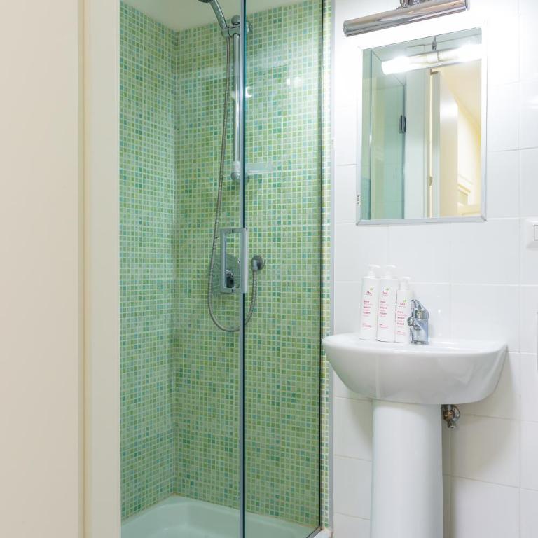 A pochi passi da Piazza del Gesù by Wonderful Italy - Two-Bedroom Apartment - 11