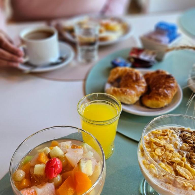 La Reina Hotel - Habitación Triple con baño - 1