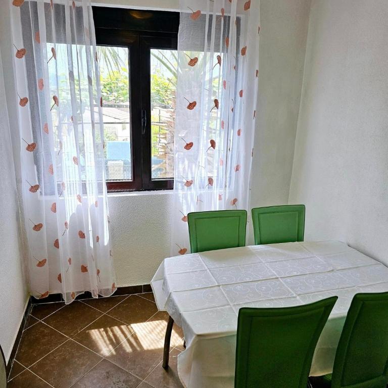 Villa Vi apartmen in a villa with a swimming pool - One-Bedroom Apartment with Pool View - 28