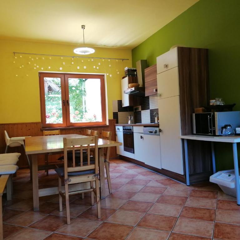Adventure House - Camera Matrimoniale con Vista Giardino - 13