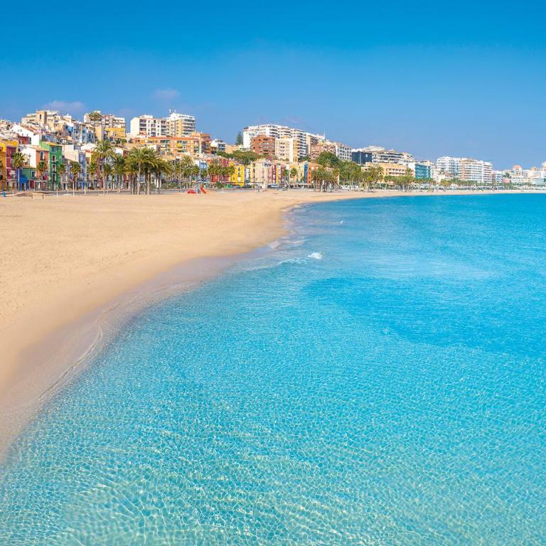 Apartamento con piscina en Villajoyosa by beBalmy - Three-Bedroom Apartment - 30