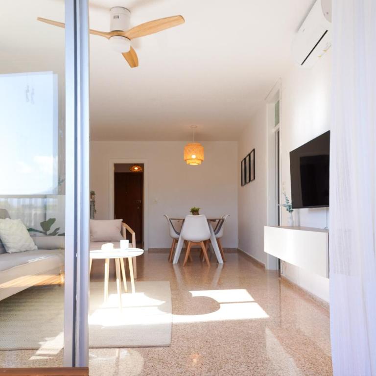 Apartamento con piscina en Villajoyosa by beBalmy - Three-Bedroom Apartment - 3