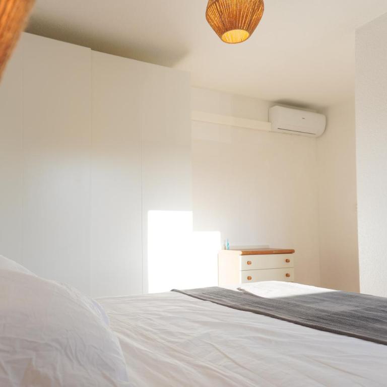 Apartamento con piscina en Villajoyosa by beBalmy - Three-Bedroom Apartment - 8