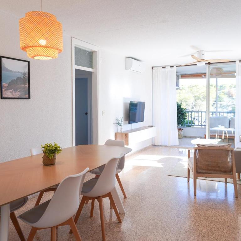 Apartamento con piscina en Villajoyosa by beBalmy - Three-Bedroom Apartment - 4