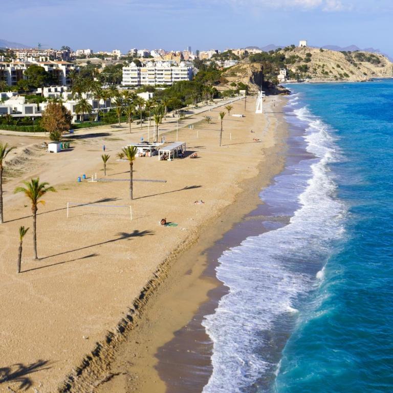 Apartamento con piscina en Villajoyosa by beBalmy - Three-Bedroom Apartment - 27
