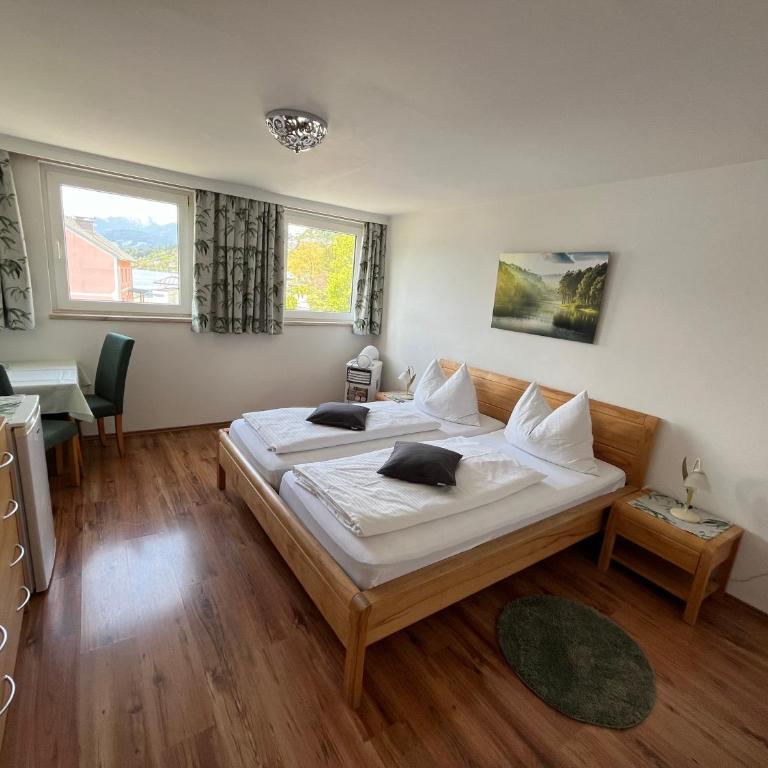 Seemüllnerhaus - Doppelzimmer mit Zustellbett - 1