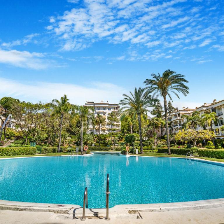 Hacienda de los Nagüeles - Marbella Golden Mile by Finest Rentals - Apartment with Pool View - 40