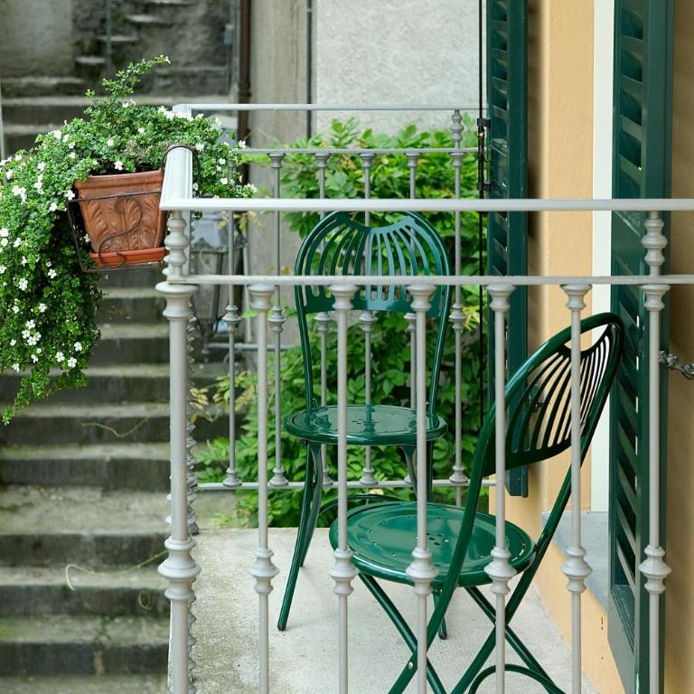 Albergo Milano - Camera Matrimoniale/Doppia con Letti Singoli con Vista Lago Parziale - 1