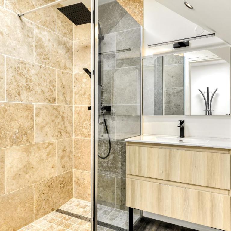 Côté Palais avec Climatisation - Fibre & Netflix - Spacieux en rez-de-chaussée - Superior Apartment - 4