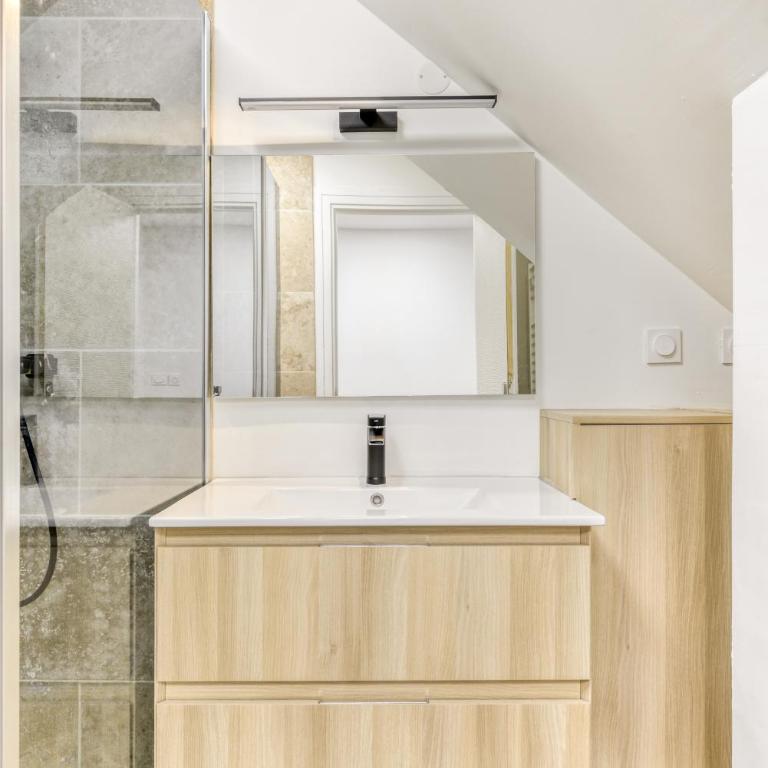 Côté Palais avec Climatisation - Fibre & Netflix - Spacieux en rez-de-chaussée - Superior Apartment - 15