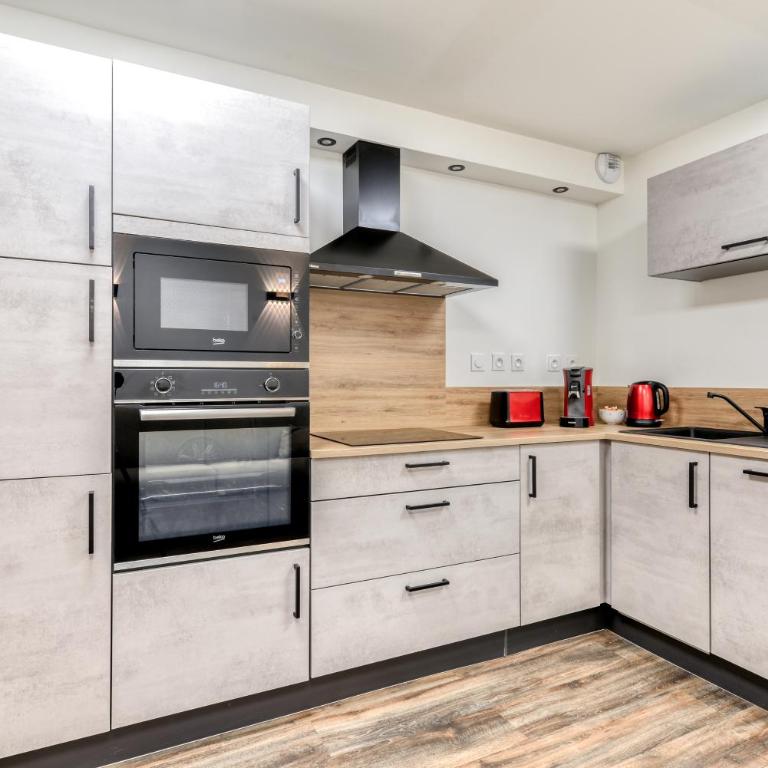 Côté Palais avec Climatisation - Fibre & Netflix - Spacieux en rez-de-chaussée - Superior Apartment - 18