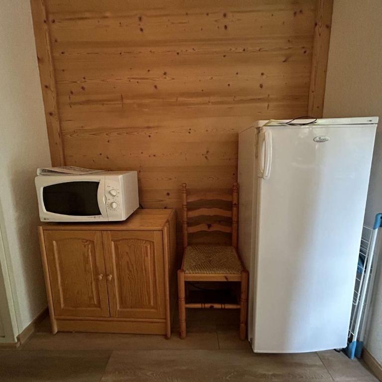 Studio avec coin montagne - 4 pers, à 100m des télécabines, piscine, parking, casier à ski - Appartement 1 Chambre - 11