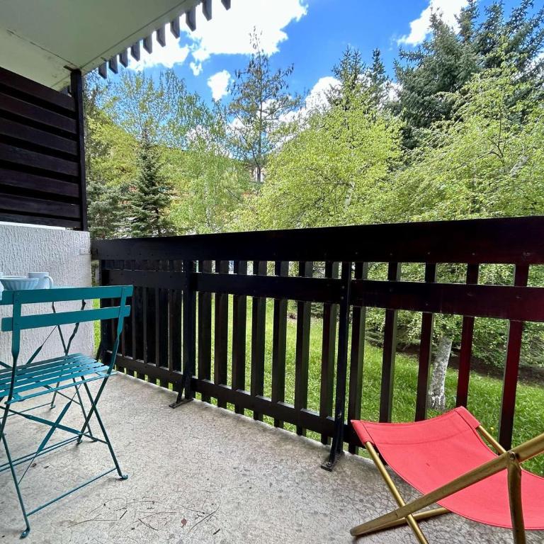 Studio avec coin montagne - 4 pers, à 100m des télécabines, piscine, parking, casier à ski - Appartement 1 Chambre - 12