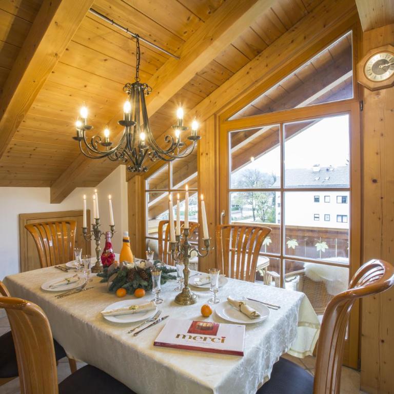 Golden GaPa Penthouse 1 - Deluxe Two-Bedroom Apartment with Mountain View - 5