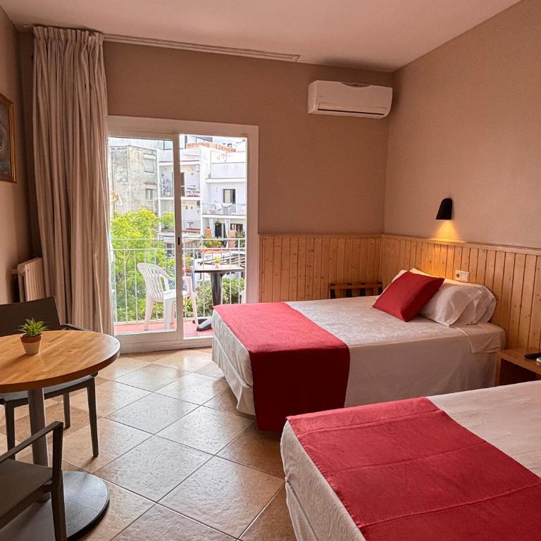 Hotel Piccadilly Sitges - Habitación Triple - 1