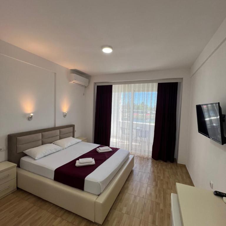 Apartments Fati & Flori - Deluks Dvokrevetna Soba sa Bračnim Krevetom i Balkonom - 4