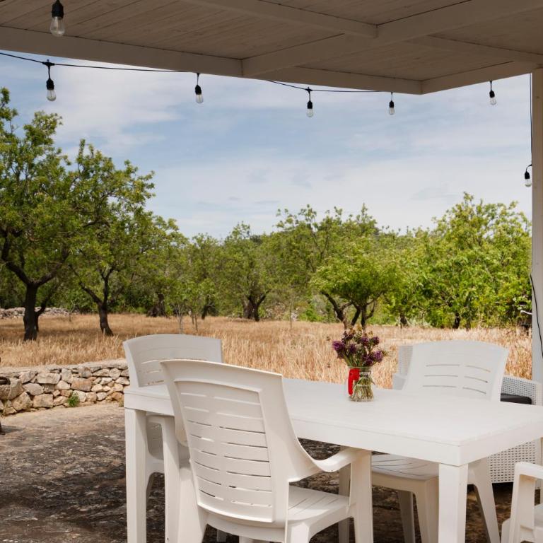 GuestHost - Poetry House - Idyllic Country Villa Retreat - One-Bedroom Villa - 3