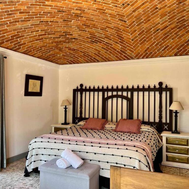 5Br House 4 Blocks away to the Parish 7 min walk - Five-Bedroom House - 11
