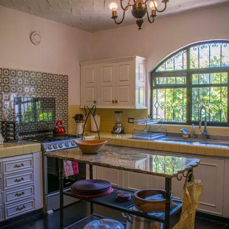 5Br House 4 Blocks away to the Parish 7 min walk - Five-Bedroom House - 56