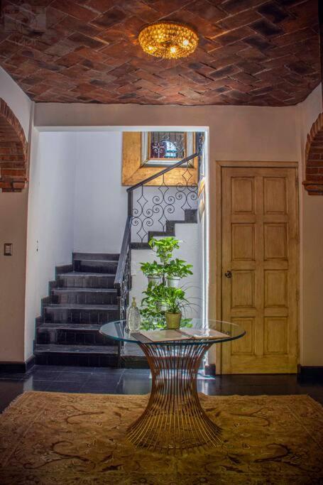 5Br House 4 Blocks away to the Parish 7 min walk - Five-Bedroom House - 65