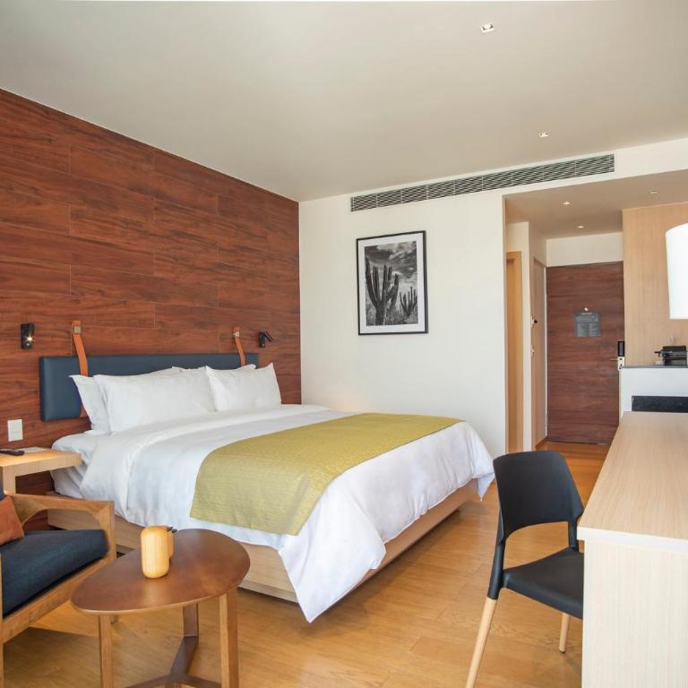 voco Guadalajara Neruda by IHG - Standard King Room - Mid Floor - 4