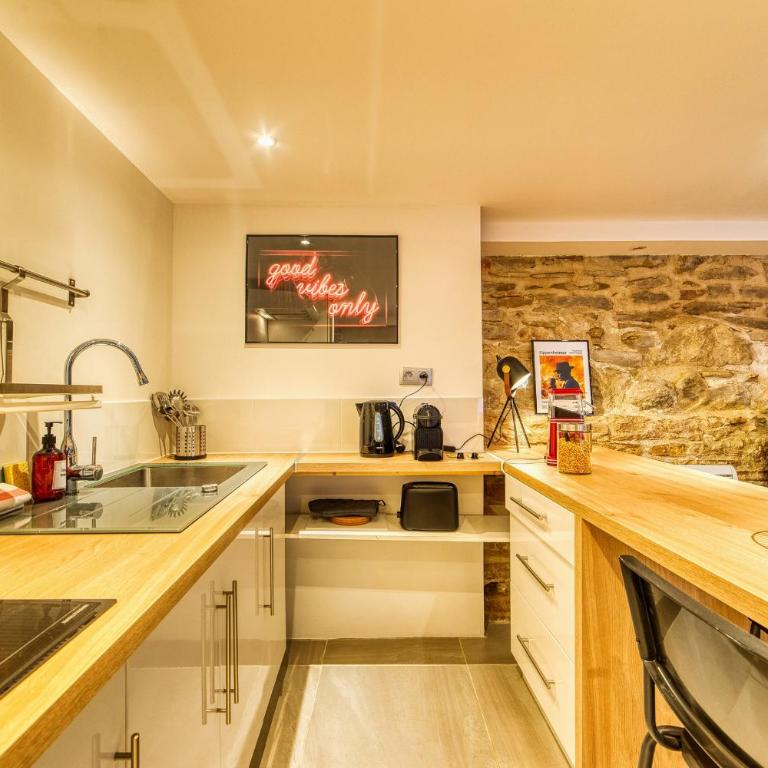 Movie Room Immersion unique et atmosphère cosy assurée - wifi inclus - Studio - 10
