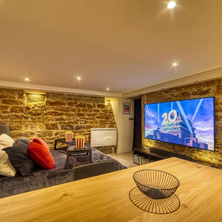 Movie Room Immersion unique et atmosphère cosy assurée - wifi inclus - Studio - 15