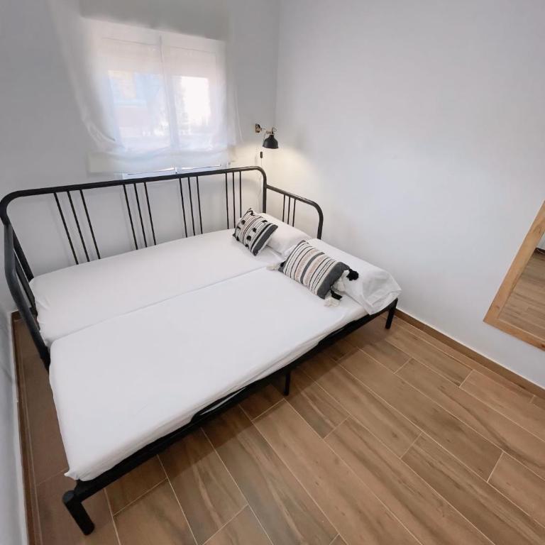 Apartamento Boho Chic a 200 m del Mar - Two-Bedroom Apartment - 10