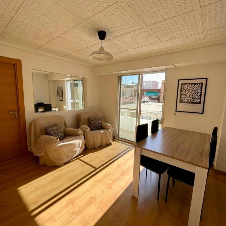 Urban Coliving Alicante - Deluxe Double Room with Balcony - 8
