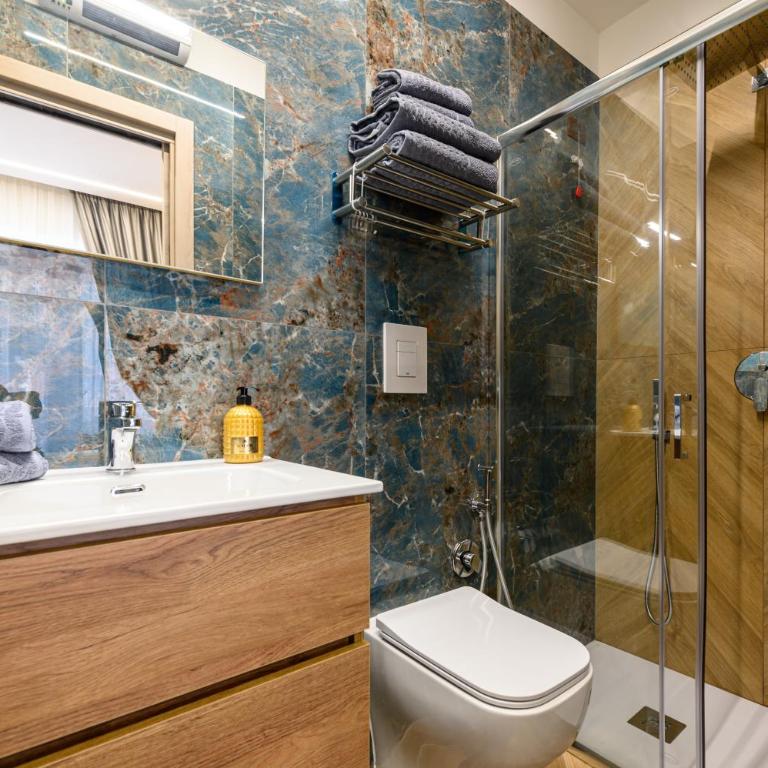 Southern Gold - Deluxe Double Room with Balcony - 6