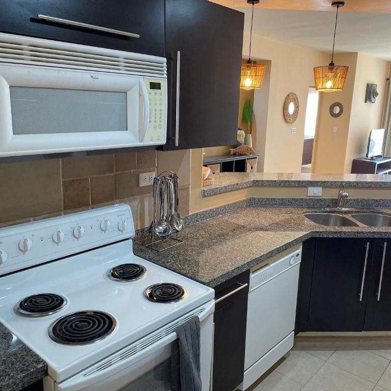 Corona del Mar By Rocky Host - Apartment - Ground Floor - 2