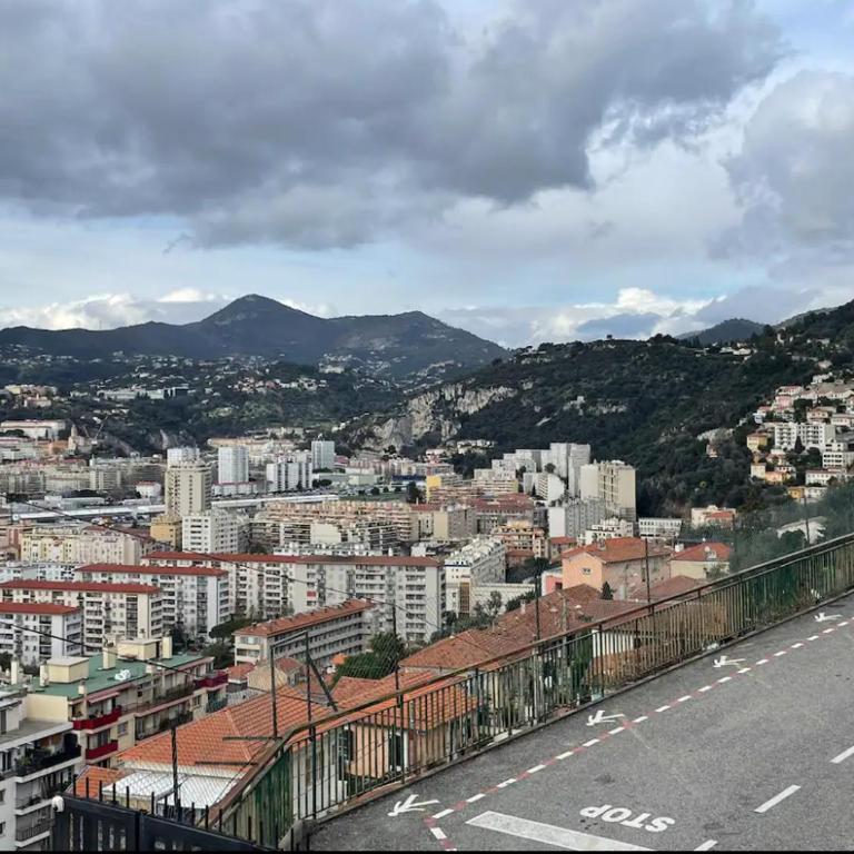 Fully equiped newly refurbished studio with an incredible view in Nice - Apartamento de 1 dormitorio - 2