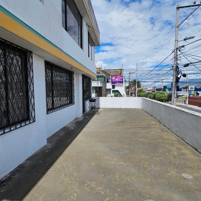 Departamento Bien Ubicado con todo lo necesario - Apartamento de 3 dormitorios - 2