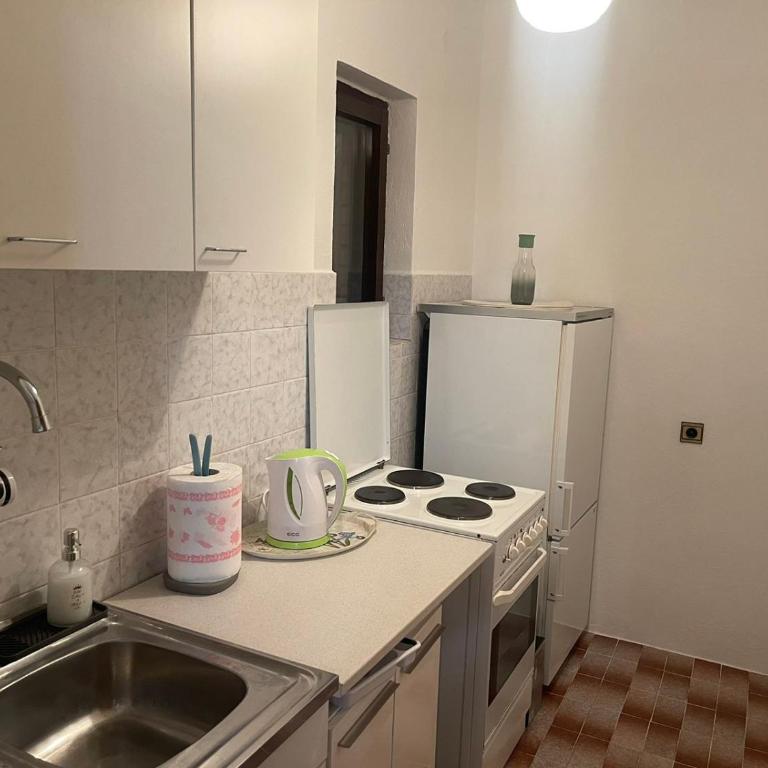 Green Cottage - Two-Bedroom House - 18
