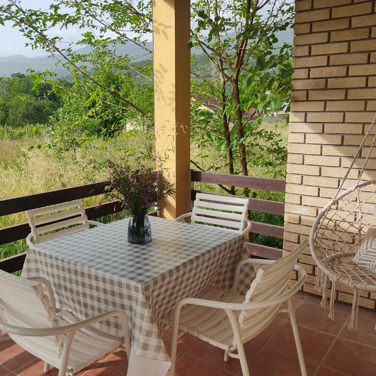 Green Cottage - Two-Bedroom House - 5