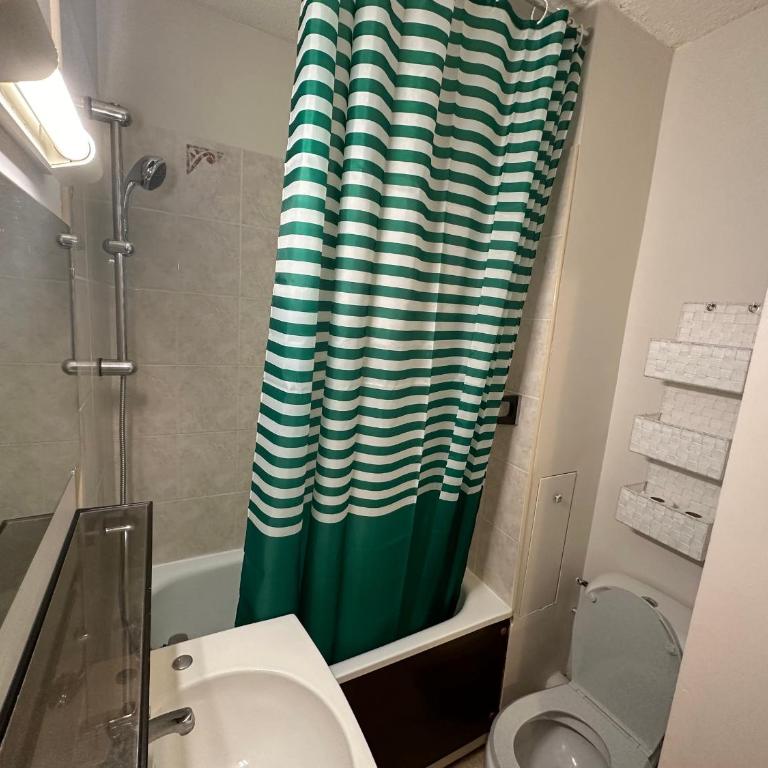 Appartement cosy à 300m de l'océan au cœur de la station - Balcon et parking sécurisé - One-Bedroom Apartment - 21