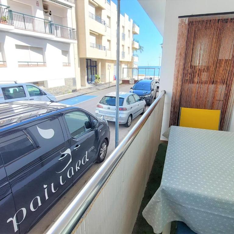Apartamento en Llançà: 2 Habitaciones, Terraza, Frente a la Playa del Port, ¡Mascotas Bienvenidas! - ES-170-78 - Apartamento - 1