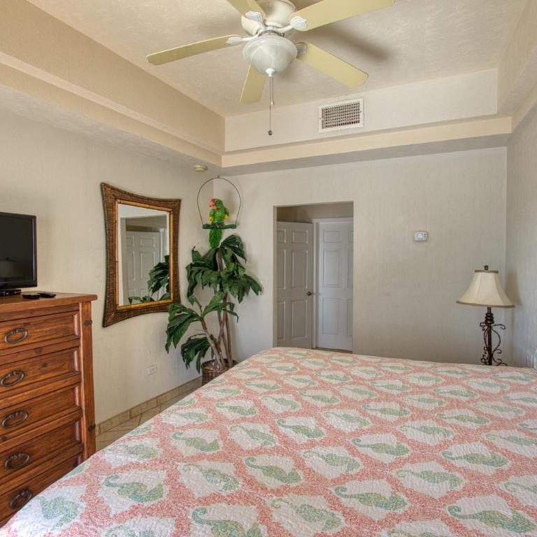 Las Palmas Resort - Suite with Balcony - 4