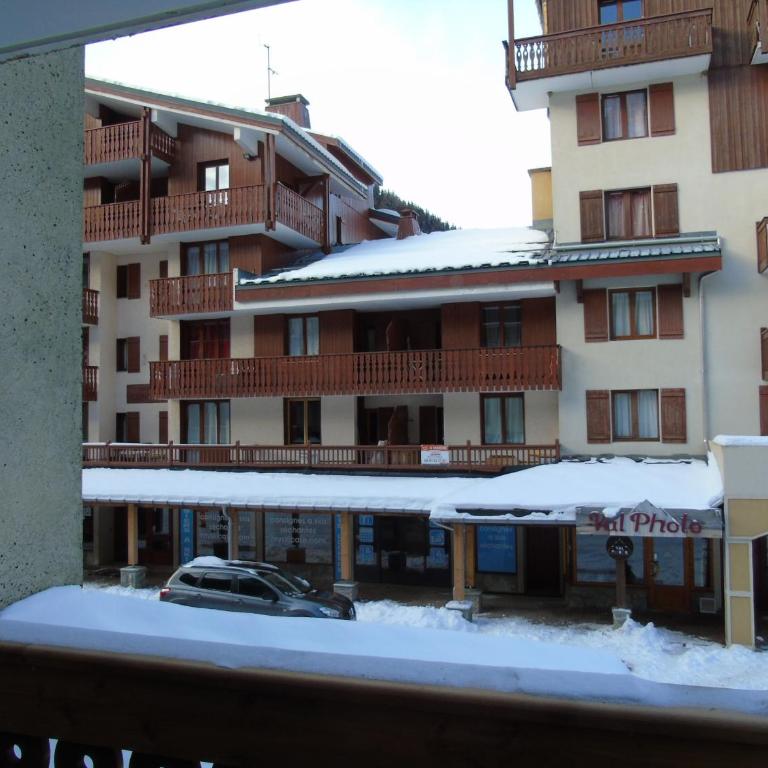 Appartement rénové 2 pièces pour 4 pers, balcon, proche télécabine, commerces, et écoles de ski - FR-1-561-33 - Apartment (4 Erwachsene) - 2