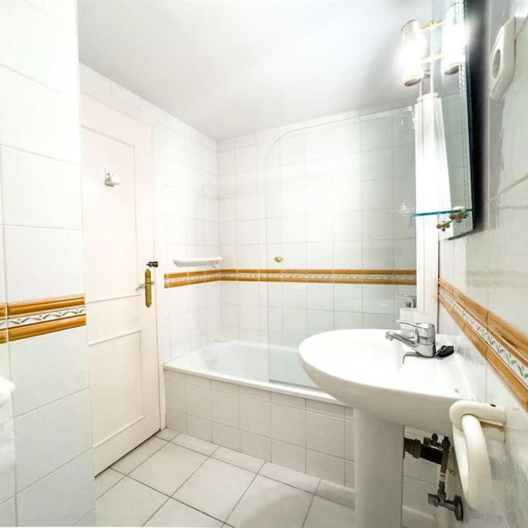 Skol 504 -Lovely 2-Bedroom Duplex in Skol First Line Beach Marbella - Apartamento de 2 dormitorios - 4