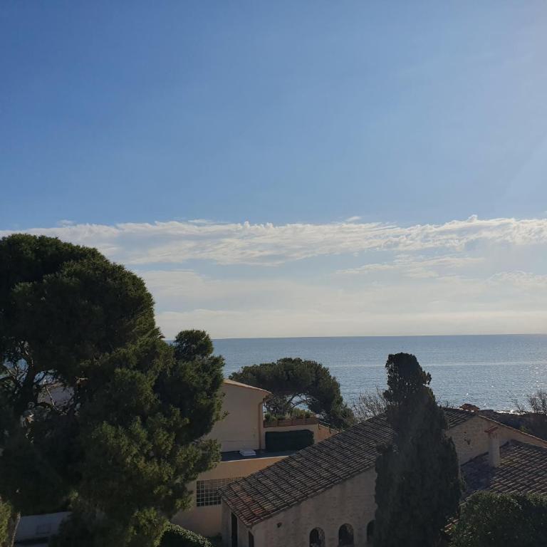 Hôtel Les Calanques - Chambre Familiale - Vue sur Mer - 1