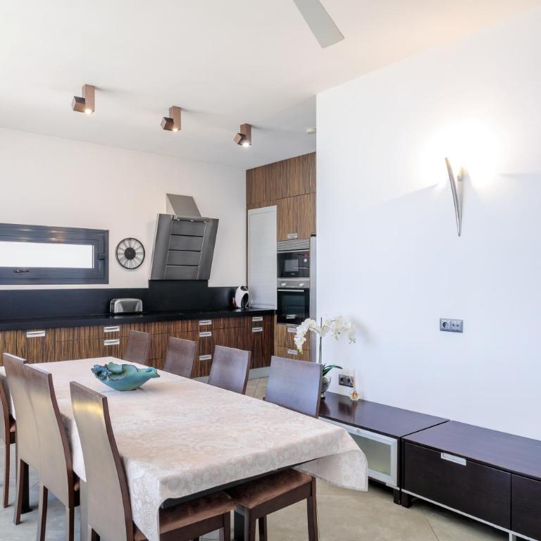 Villa Olivia with amazing sea- and coast views and private swimming pool! - Villa con piscina privada - 15