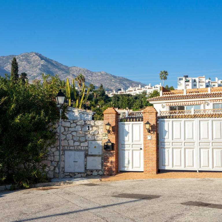 Stunning villa with pool by Costarentals - Ref 41 - Villa - 23