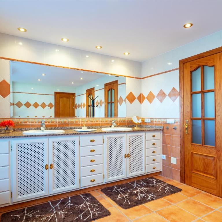 Stunning villa with pool by Costarentals - Ref 41 - Villa - 29