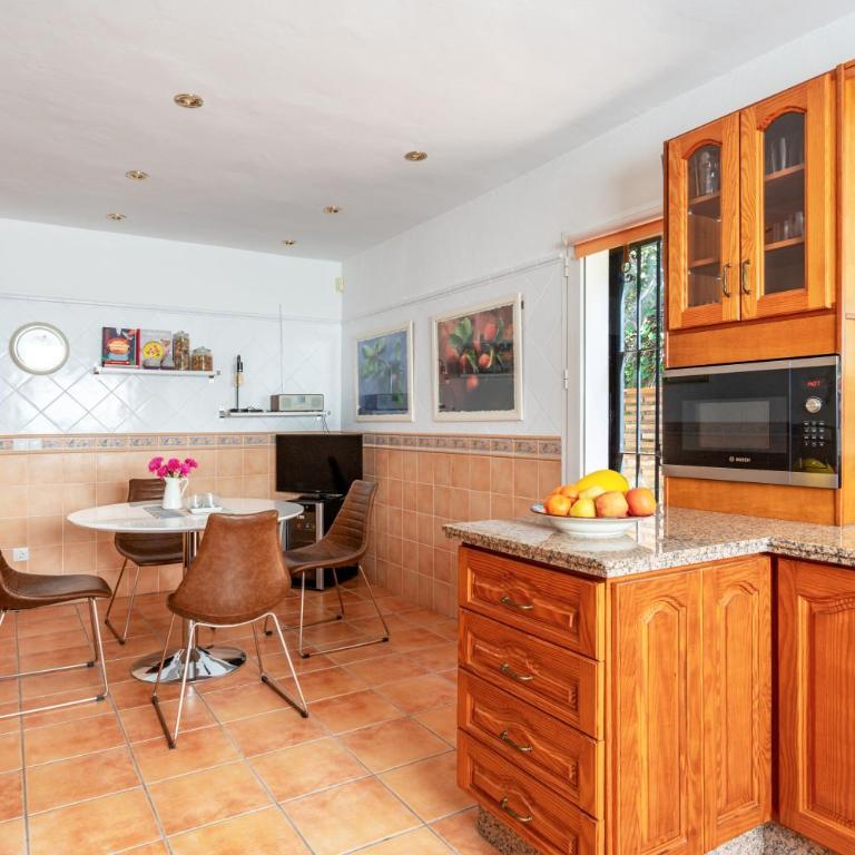 Stunning villa with pool by Costarentals - Ref 41 - Villa - 33