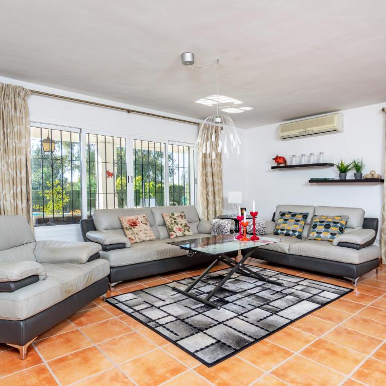 Stunning villa with pool by Costarentals - Ref 41 - Villa - 38